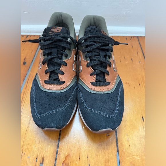 LIKE NEW Men’s New Balance 997h Workwear, Size 9 - Picture 2 of 6